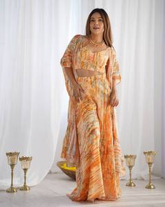 Conjunto de Salwar Largo con Estampado Floral Color Durazno y Naranja para Mujer, con Shrug, Diseño Indo-Occidental para Fiestas, Diwali y Bodas - Product Image 2