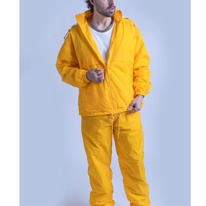 Ensemble survêtement jaune personnalisé pour homme avec logo, veste coupe-vent et pantalon, vente en gros - Product Image 3