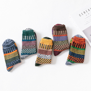 Calcetines Deportivos Antideslizantes de Secado Rápido de Alta Calidad para Hombre y Mujer, Diseño OEM, Transpirables, que Absorben la Humedad, con Gráficos - Product Image 3