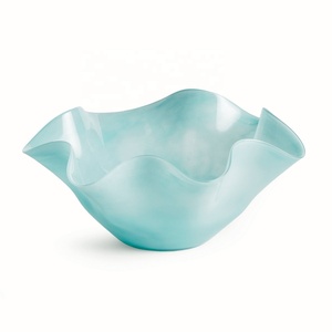 Bol en résine à bords ondulés de style nordique, bleu ciel moderne, plat décoratif pour fruits, saladier irrégulier, centre de table décoratif - Product Image 1