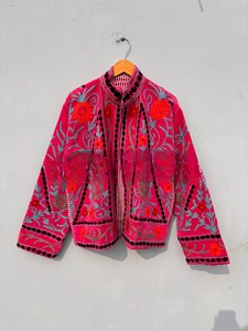 เสื้อแจ็คเก็ตกำมะหยี่สีชมพูสำหรับผู้หญิง งานแฮนด์เมด ขายดีประจำปี 2026  งานปักแบบดั้งเดิมสไตล์ราชสถาน  เสื้อโค้ทฤดูหนาว แขนยาวเต็มตัว  คาร์ดิแกนสไตล์ชาติพันธุ์ - Product Image 2