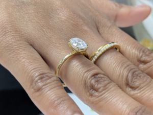 Anillo de Compromiso con Diamante Cultivado en Laboratorio de Corte Ovalado de 2.90 Ct, Halo Oculto, Certificado IGI, Oro Blanco de 14k, Aniversario de Lujo para Mujer - Product Image 4