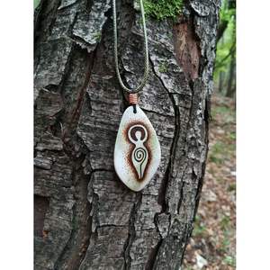 Collier ethnique bohème fait main, perles sculptées tribales d'inspiration vintage uniques et assortiment de perles, excellente option cadeau - Product Image 5