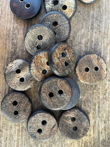 Boutons en corne de buffle naturelle à 2 trous, écologiques, faits à la main, cadeau d'affaires - Product Image 2