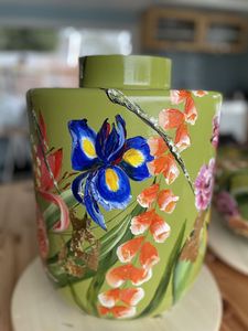 Vase en céramique fait main Linea Exports Inc, rond, rose brillant, motif floral, décoration de table bohème - Product Image 4