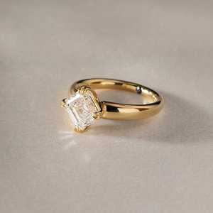 Bague de fiançailles en diamant de laboratoire taille Asscher 1,5 carat, sertie à griffes, certifiée IGI - Product Image 4