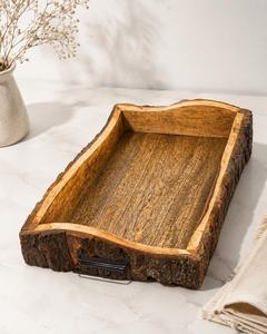 Bandeja de Servir Rústica Hecha a Mano de Madera con Asa Metálica y Borde Natural, Bandeja para Mesa de Centro, Regalo para Amantes de la Naturaleza y Estilo Rústico - Product Image 4