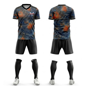 Uniforme de Fútbol para Hombre, Sublimado, Cuello en V, Manga Corta, Absorbe la Humedad, Corte Atlético, Conjunto de Pantalones Cortos y Calcetines Negros - Product Image 1