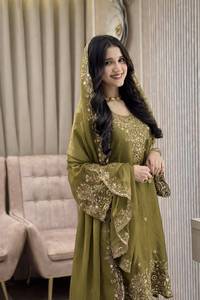 Conjunto de diseñador Zari con bordado de hilo y lentejuelas, top de seda Nc Moss con pantalón Plazzo y dupatta, completamente cosido. - Product Image 5