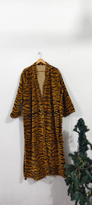 Kimono largo de algodón hecho a mano con estampado floral y cuello en V de secado rápido para mujer, ideal como bata de dama de honor. - Product Image 2