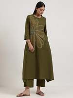 Robe longue à col rond et manches longues avec broderie florale, ourlet asymétrique, coupe ample, tenue décontractée, robe en viscose et polyester tissé vert