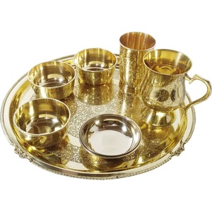 Service de table en laiton de style moghol haut de gamme, 7 pièces, ensemble de thali Pital gravé à la main avec bols, verres et tasses pour une alimentation ayurvédique saine - Product Image 1