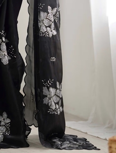 Sari de Fiesta para Mujer KV, Diseño de Organza de Seda Negra con Adornos, con Blusa Reversible Antiarrugas Sin Coser - Product Image 6