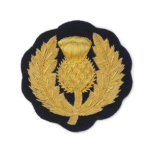 Badges brodés à la main de haute qualité avec épingle de sûreté - Conception personnalisée - Prix d'usine - Couleurs et logos personnalisés - Tissu respirant - Product Image 2