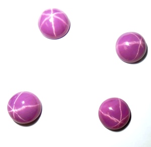 Rubis étoilé rond 10x10 mm 5,5 carats, cabochon poli créé en laboratoire avec effet étoile à 6 branches pour la fabrication de bijoux - Product Image 3