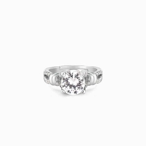 Bague en diamant très demandée pour femmes, bijoux de luxe pour les soirées, le travail et un usage quotidien élégant, disponible à la vente. - Product Image 2