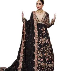 Robe de mariée luxueuse et élégante avec dentelle, cristaux et volants, qualité supérieure, longueur au sol, tenue pakistanaise de qualité premium - Product Image 5