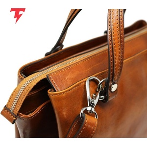 Sac à main en cuir noir pour femme, design personnalisé, sac à bandoulière de créateur, sac en cuir pour femme de marque, conception OEM - Product Image 6