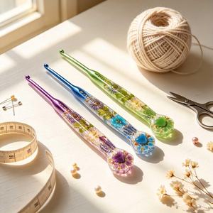 Crochet de tricot en résine florale, outil artisanal coloré pour projets de fil à tricoter - Product Image 1