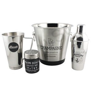 Ensemble de 4 pièces de bar avec impression Kit de barman en acier inoxydable Accessoires de bar Jigger Cocktail Shaker Set - Product Image 1