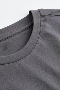 Camiseta Básica Gris Carbón en Oferta, Camiseta de Algodón Premium para Hombre, Cuello Redondo, Corte Regular, Lisa, Informal, para Uso Diario - Product Image 4