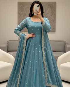 Vestido de Fiesta Azul de Seda para Boda India/Pakistaní, Diseño Kurti, Vestido Largo para Boda - Product Image 5