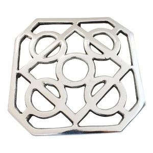 Fabuloso Diseño Cuadrado de Aluminio para Mesa de Cocina, Salvamanteles Decorativo con Nudo Celta y Acabado Plateado Pulido - Product Image 1