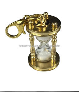 Llavero de reloj de arena de latón, diseño personalizado, impresión en relieve, opción de logotipo personalizado de peso ligero de alta calidad - Product Image 4