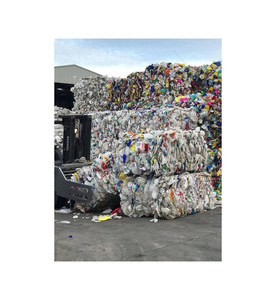Flocons de PET recyclé premium, transparents, lavés à chaud, pour la production de fibres et d'emballages - Product Image 3