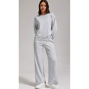 Nouveau style de survêtement polaire pour femme, motif uni, avec logo personnalisé, fabriqué au Pakistan, haute qualité, idéal pour l'échauffement 2026 - Product Image 2