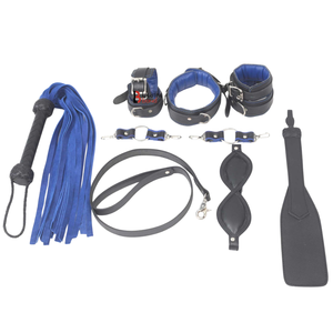 Ensemble de bondage Bad Boy en cuir noir avec menottes, fouet, collier et accessoires complets - Product Image 2