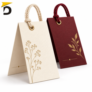 Etiquetas colgantes personalizadas premium con papel duradero, impresión nítida y diseño elegante para ropa, prendas de vestir y embalaje minorista. - Product Image 4