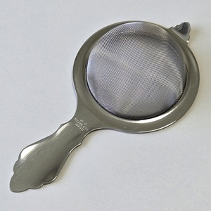 Neo Strainer, Made in Japan, Stainless steel <b>tea</b> strainer with Handle, Bowl-shaped <b>stand</b>, Single-serving, <b>Tea</b> accessory - Product Image 4