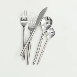 Juego de Cubiertos de Estilo Moderno, Acero Inoxidable con Acabado Mate Dorado y Negro, Mango Cónico, 4 Piezas, Juego de Cubiertos Ejecutivos para Comedor Fino - Product Image 5