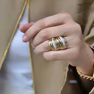 Anillo de Diamantes Ancho Acanalado de Oro Sólido de 14k y 18k con Diamantes Cultivados en Laboratorio CVD HPHT, Elegante y Moderno, Anillo de Boda de Lujo - Product Image 3