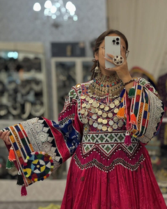 Vestido Kuchi Afgano Étnico Modesto Hecho a Mano con Bordado, Inspirado en la Pasarela, de Manga Larga, Cuello Alto y Tela de Chifón - Product Image 4