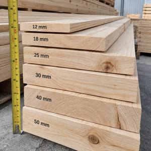Madera de pino de primera calidad, seca en horno, calidad de exportación, para tableros de construcción, suministro a granel, embalaje listo para importación. - Product Image 1