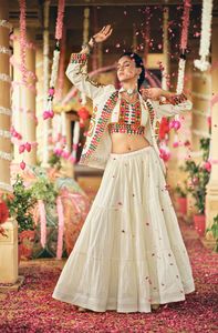 Conjunto de Lehenga Choli InCotton.M de Algodón Puro con Bordado, Cordón Ajustable, Largo hasta el Suelo, Sin Arrugas, de Secado Rápido y con Protección Solar - Product Image 3