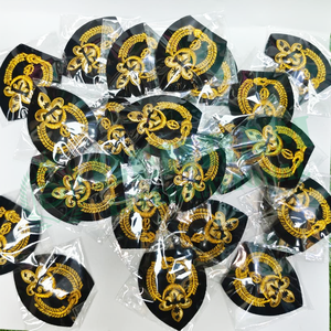 Parche bordado a mano personalizado con hilo de oro y hilo de bullion, diseño Fleur-De-Lis, para blazer, uniforme de escoteo y gorra, venta al por mayor - Product Image 6
