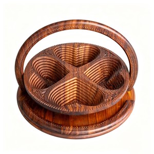 Panier à pain géométrique sculpté en bois de noyer artisanal - Vente en gros - Product Image 2