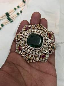 Broche de Plata con Moissanita Polki, Esmeralda Cultivada en Laboratorio e Imitación - Product Image 2