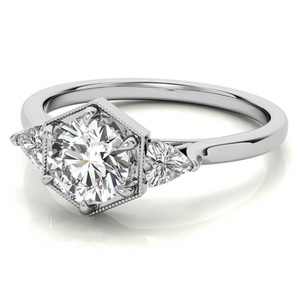 Anillo Solitario de Moissanita Tallada, Chapado en Oro de 18K, Engaste de 7mm, Regalo de Lujo para Compromiso, Boda, Novia o Aniversario - Product Image 2