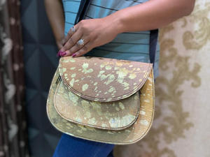 กระเป๋าสะพายข้างหนังวัวแท้ - Product Image 4