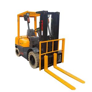 Chariot élévateur diesel TCM 30 d'occasion, 3 tonnes, équipement de construction, prix usine, avec moteur et roulement - Product Image 1