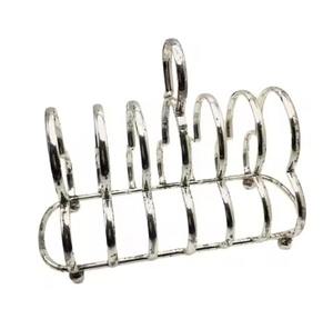 Exquisito portavasos de metal para pan tostado que ayuda a servir el pan tostado de manera uniforme en reuniones o desayunos festivos, fabricado por BRUSHSTROKE BLISS. - Product Image 4