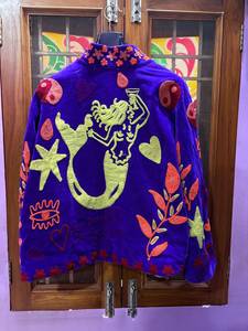Veste en velours violet brodée pour femmes |   Broderie florale et sirène colorée |   Veste d'hiver bohème faite à la main - Product Image 2