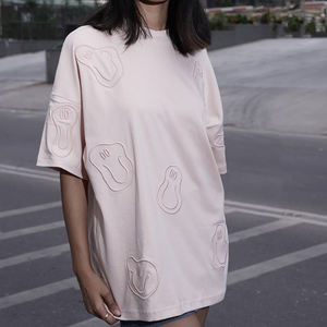 T-shirts en coton tricoté pour femmes avec broderie imprimée, fabrication OEM, t-shirt de qualité supérieure, broderie fine, design personnalisé, personnalisation de la marque disponible - Product Image 3