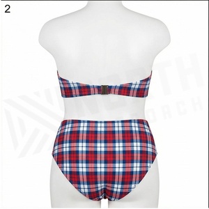 Ensemble de yoga 2 pièces imprimé papillon bleu avec finition dorée, body à col en V profond et jupe portefeuille longueur genou - Product Image 2