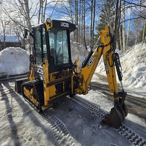 Chargeuse compacte JCB 1CXT durable avec moteur 50HP 60KW et pompe hydraulique pour les opérations agricoles et de construction intensives - Product Image 4