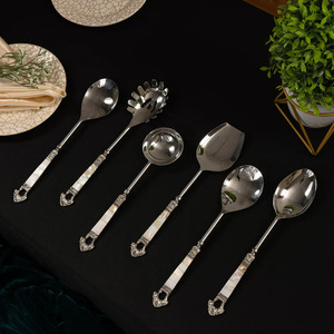 Juego de cubiertos de acero inoxidable de lujo personalizable con construcción duradera y diseño elegante para la mesa - Product Image 1
